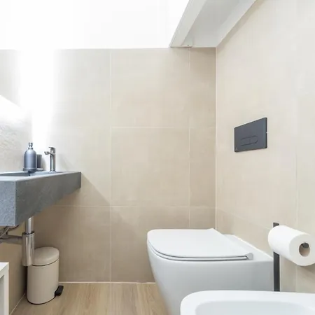 Stylish Loft In Porta Romana Daire