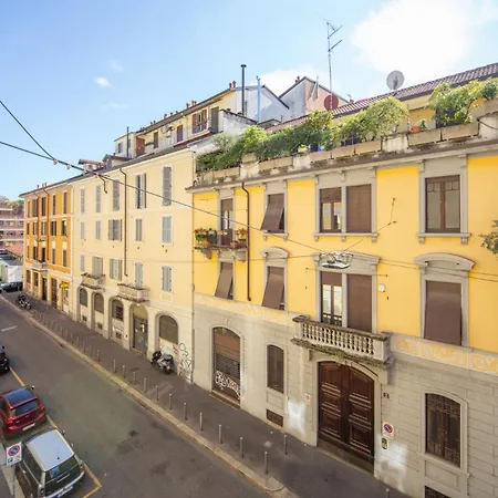 Stylish Loft In Porta Romana Daire