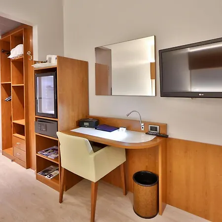 Western Madison 4*