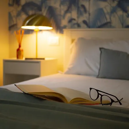 Blue Palm Jungle Self Checkin Design מילאנו