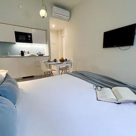 Blue Palm Jungle Self Checkin Design מילאנו