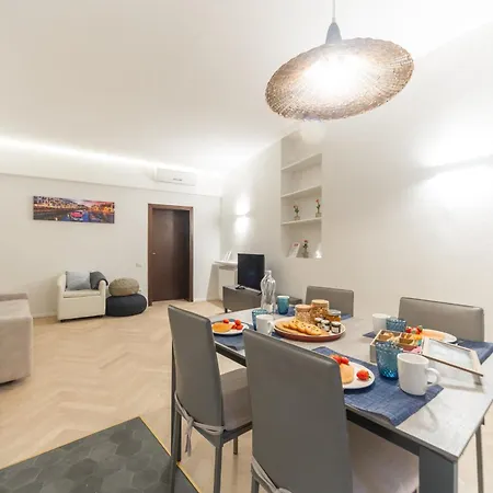 Apartment Charming 2-bedroom In Milanese Building Milan