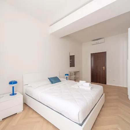 Charming 2-bedroom In Milanese Building * Milan