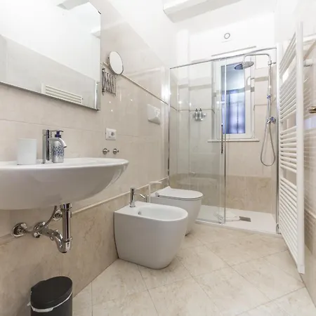 Apartment Charming 2-bedroom In Milanese Building Mailand