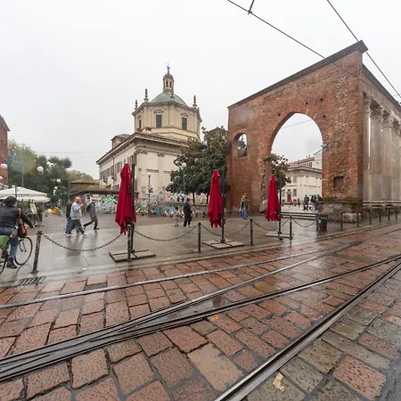 Charming 2-bedroom In Milanese Building Apartment *