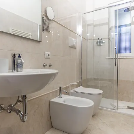 Apartment Charming 2-bedroom In Milanese Building Milan