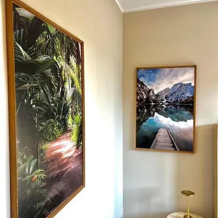 Stadio Fiera Ampio E Luminoso Con Balcone アパート ミラノ