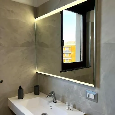 Stadio Fiera Ampio E Luminoso Con Balcone アパート *