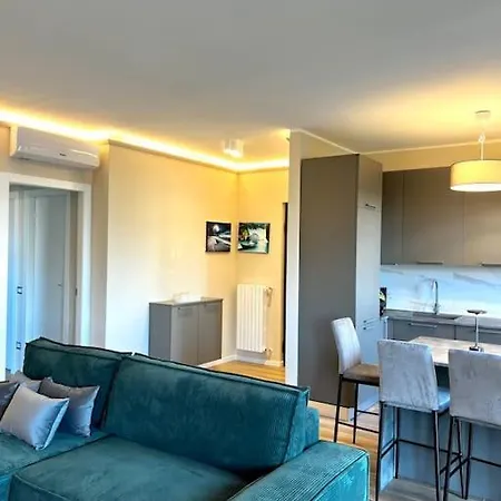 Stadio Fiera Ampio E Luminoso Con Balcone アパート *