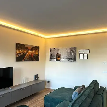 Stadio Fiera Ampio E Luminoso Con Balcone Mailand