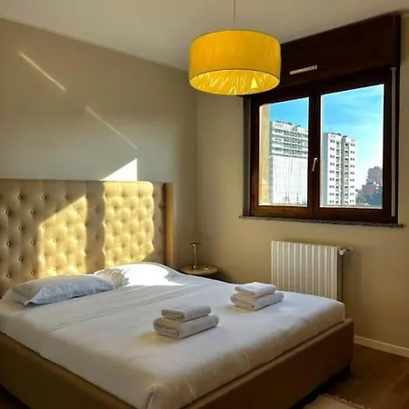 Stadio Fiera Ampio E Luminoso Con Balcone