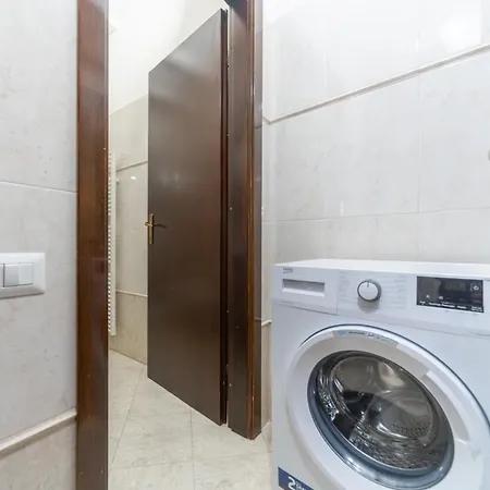 Apartment Charming 2-bedroom In Milanese Building