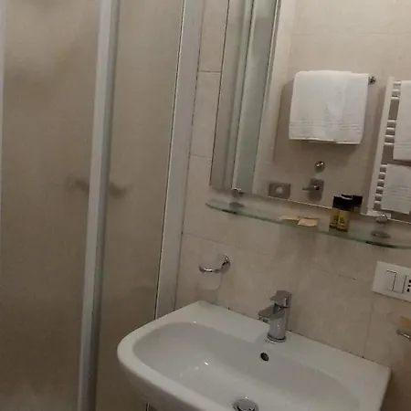 ميسترال فندق