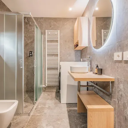 Brand New Via Melzi D'eril 18 4 Pax