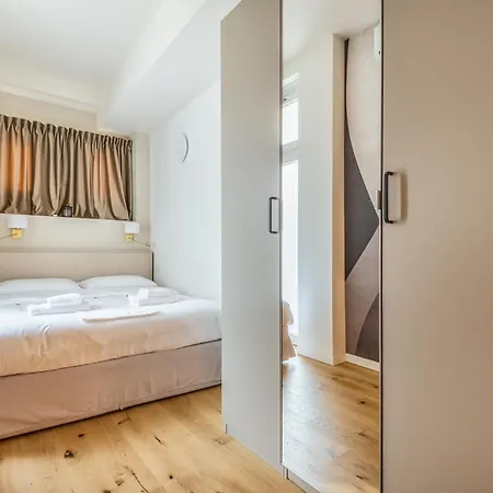 Lejlighed Brand New Via Melzi D'eril 18 4 Pax