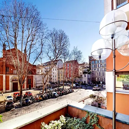 Sunny With Balcony Apartamento Milán