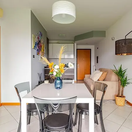 Apartment Oasi Di Relax Con Box Privato E Balcone, Vicino M1
