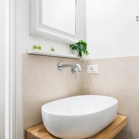 Amazing, New & Fully Furnished In Duomo Appartamento Milano