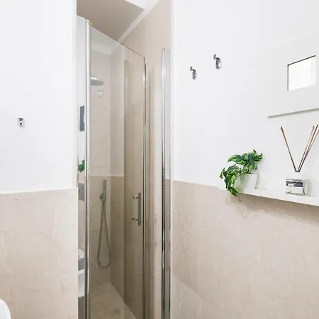 Appartamento Amazing, New & Fully Furnished In Duomo