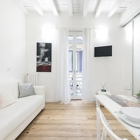 Appartamento Amazing, New & Fully Furnished In Duomo *