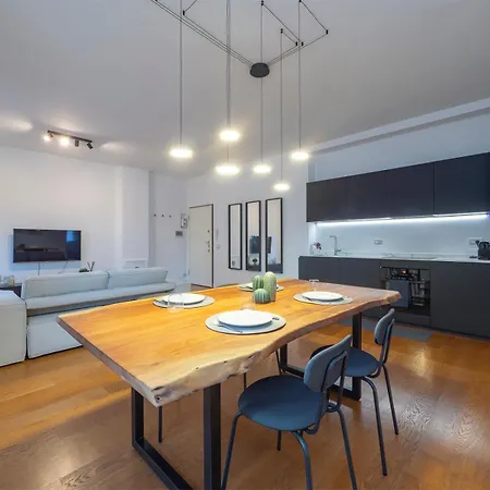 Apartment In Stile, Comodo Ed Elegante *