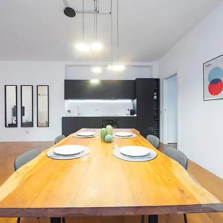 In Stile, Comodo Ed Elegante * Милан