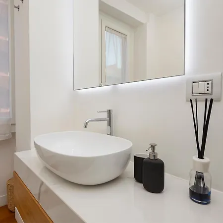 In Stile, Comodo Ed Elegante Милан