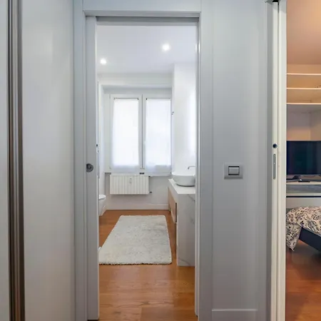 Apartment In Stile, Comodo Ed Elegante *