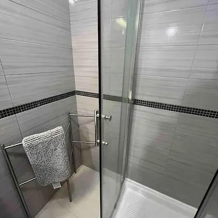 Spacious 2br 2ba Porta Venezia Walk To Fs