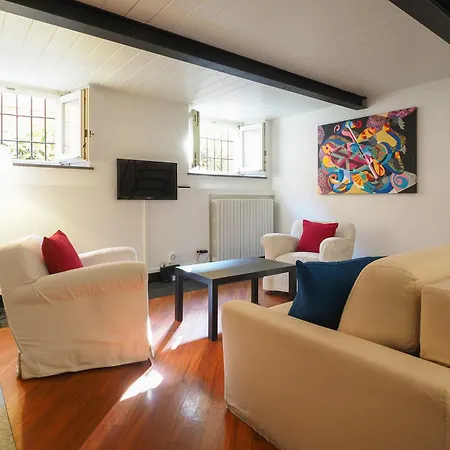 Apartman Enchanting Loft Between History And Tranquility