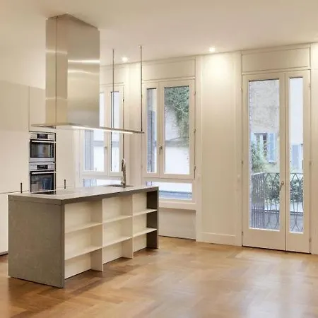 Manzoni 44 Apartment *