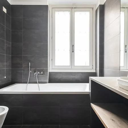 Ampio E Luminoso Trilocale In Zona Moscova *