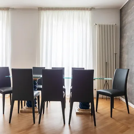 아파트 Ampio E Luminoso Trilocale In Zona Moscova