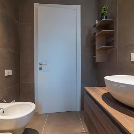 Xenia - Elegant In San Siro Area