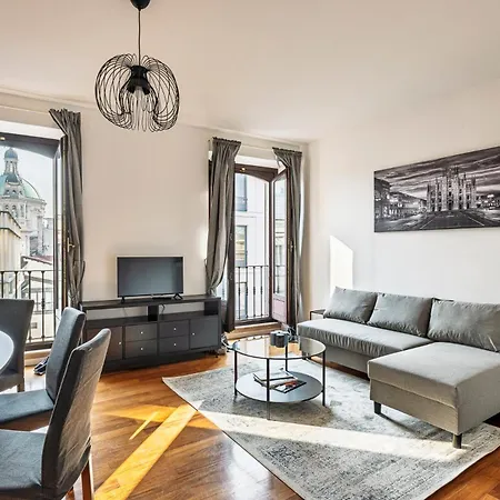 Elegant 2 Bedrooms Near Duomo Апартаменты Милан