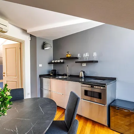 Апартаменты Elegant 2 Bedrooms Near Duomo *