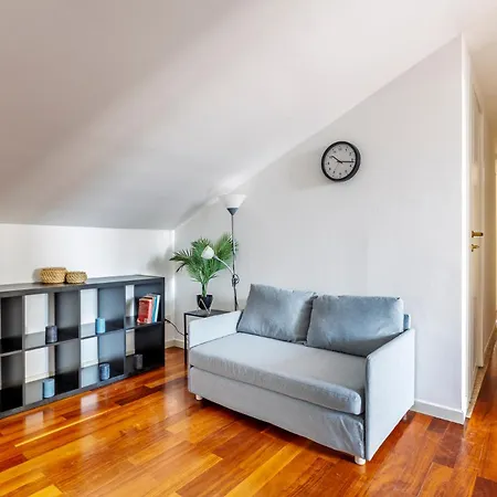 Elegant 2 Bedrooms Near Duomo * Милан