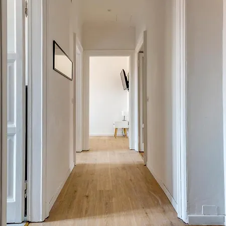 Exclusive 3 Bedrooms In Brera Apartament *