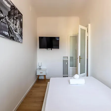 Exclusive 3 Bedrooms In Brera Apartament Mediolan