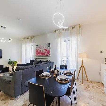 Luminoso In Porta Venezia Апартаменты *