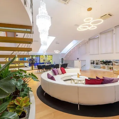 Piscina Interna Privata E A Apartmán