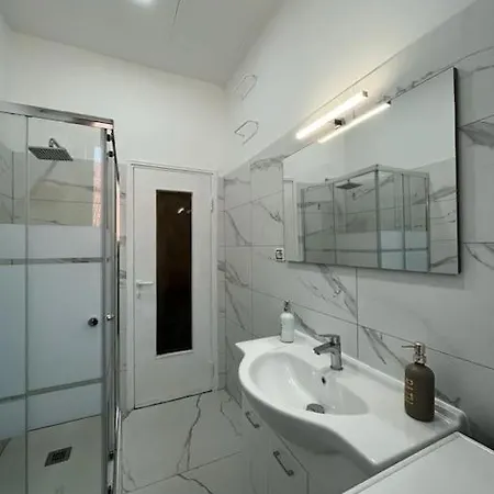 Apartment Spacious And Bright Close To Fiera And San Siro Mailand