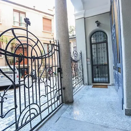 Attico Luminoso Vicino Stazione Tatil Evi