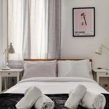 View, Elegant In Milan's Rooftops Apartman *