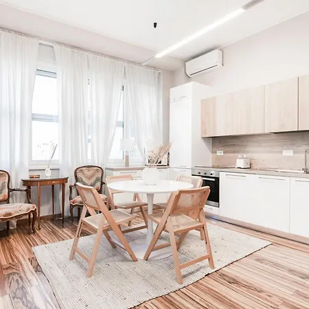 Easylife - Elegant 3 Mins From Duomo Apartment Milan