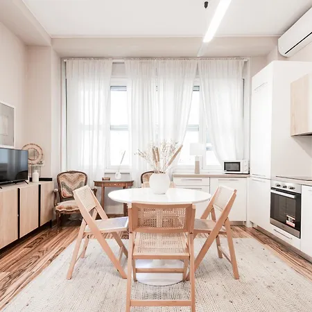 Apartment Easylife - Elegant 3 Mins From Duomo *