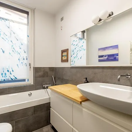 Cairoli E Garage Apartmán