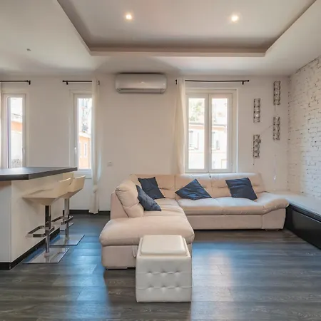 Xenia - Spacious Four-room In Moscova Apartmán *