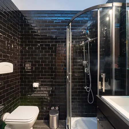 Xenia - Spacious Four-room In Moscova Lägenhet