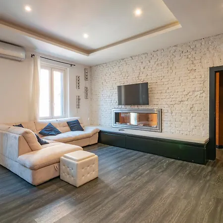 Apartmán Xenia - Spacious Four-room In Moscova Milán